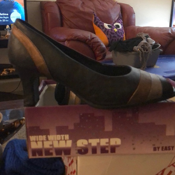 A variety of shoes and men’s as well - Picture 5 of 8